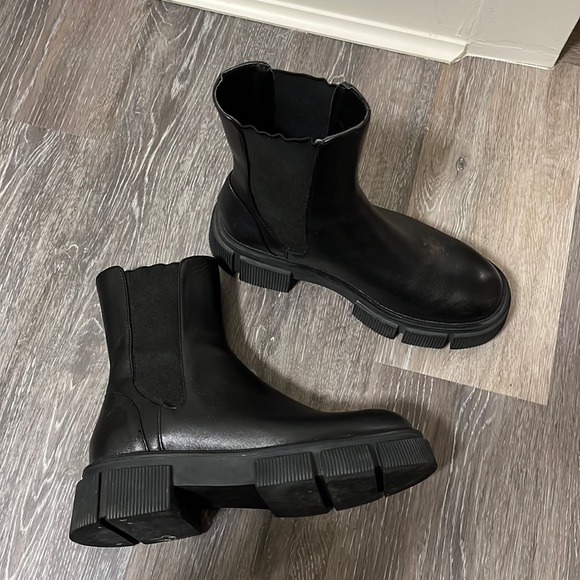 Zara Shoes - Zara Leather Lug Sole Boots
